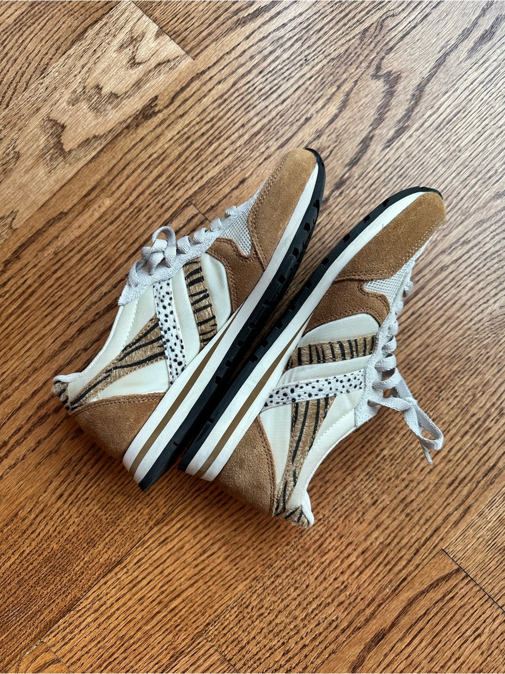NEW! Women’s Gola Cream and Brown Retro Runner Sneakers. Size 6
